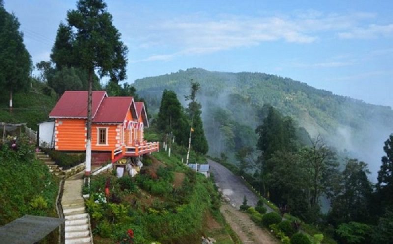 দার্জিলিংয়ের ভিড় চেপে কাঞ্চনজঙ্ঘা দেখা
