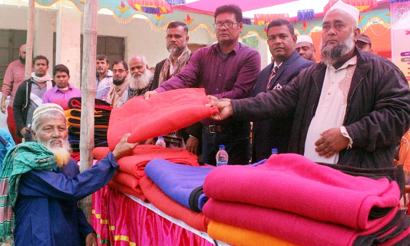বাবুগঞ্জে ন্যায়ের পদে সংগঠন’র উদ্যোগে শীতবস্ত বিতরণ