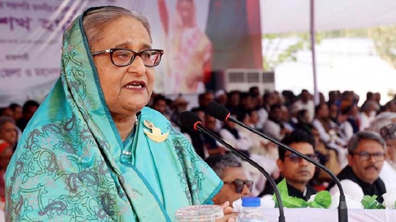 আওয়ামী লীগ কখনো দেশ ছেড়ে পালায় না