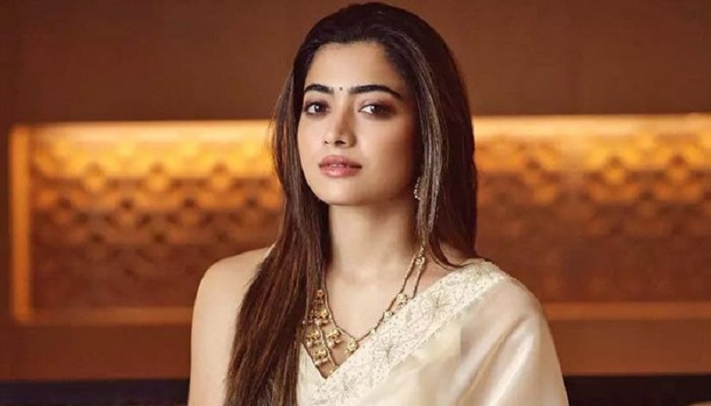 কেউ তাকে ভালবাসেন না; জানালেন রাশ্মিকা