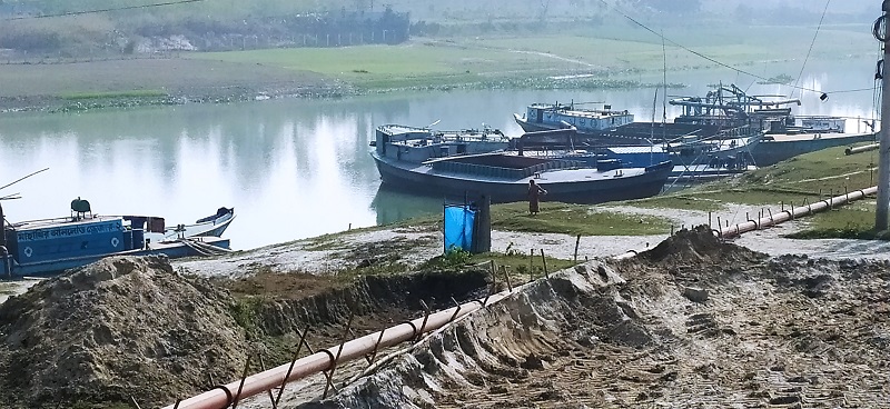 ভক্ষণের শেষ কোথায়? এ যেন দেখার কেউ নাই