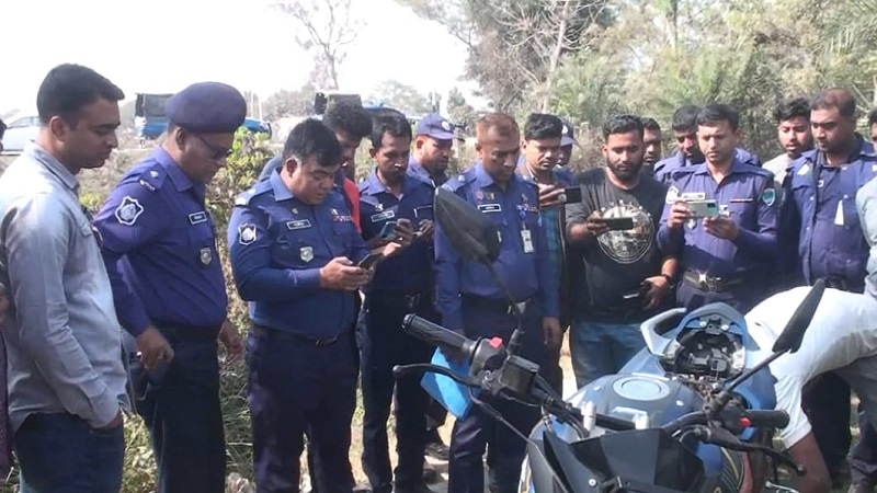 সাতক্ষীরায় ১৮টি স্বর্ণের বারসহ গ্রেফতার ১