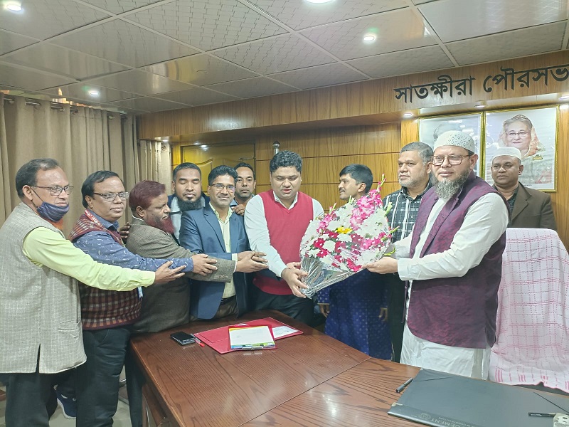 সাতক্ষীরা পৌরসভার ভারপ্রাপ্ত মেয়র কাজী ফিরোজের দায়িত্ব গ্রহণ