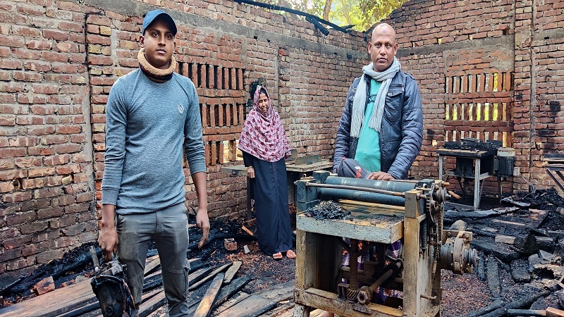 যুবকের স্বপ্ন পুড়ে ছাই