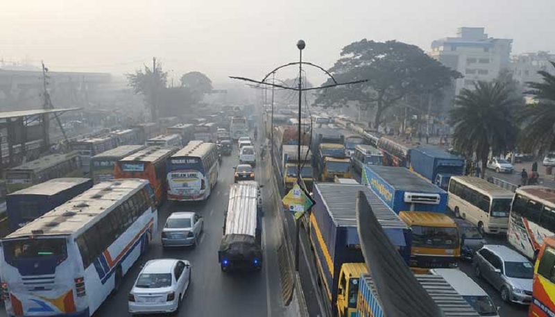 রাজধানীর বিভিন্ন সড়কে তীব্র যানজট