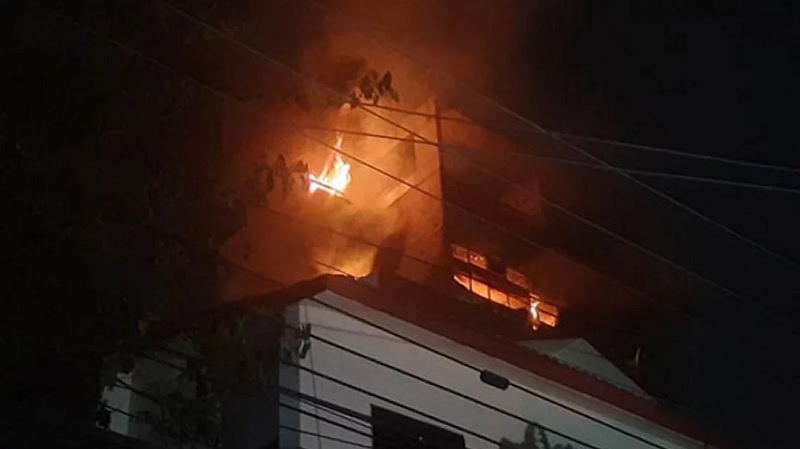 গুলশানে আগুন: ১২ তলা ভবন থেকে উদ্ধার ৭