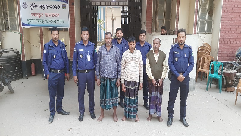পিকআপ চাপায় গৃহবধূকে হত্যা: ৩ ডাকাত গ্রেফতার