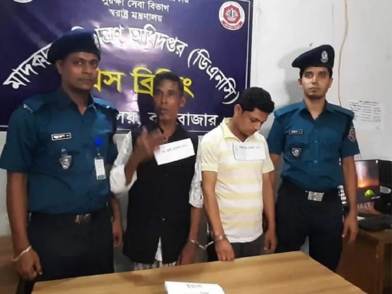 কক্সবাজারে ইয়াবা নিয়ে কথিত সাংবাদিকসহ আটক ২