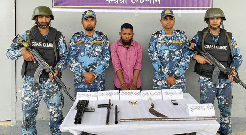 সাতক্ষীরায় বন্দুক ও ২ রাউন্ড গুলিসহ ডাকাত আটক