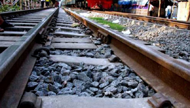 ট্রেনে কাটা পড়ে নারীর মৃত্যু