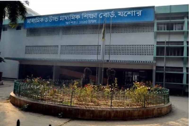 যশোর শিক্ষা বোর্ড থেকে সনদপত্র তুলতে দুর্ভোগ