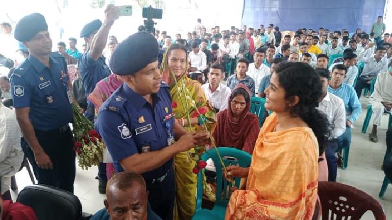 ১২০ টাকায় পুলিশে চাকুরি পেল ৯১ জন ১২০ টাকায় পুলিশে চাকুরি পেল ৯১ জন