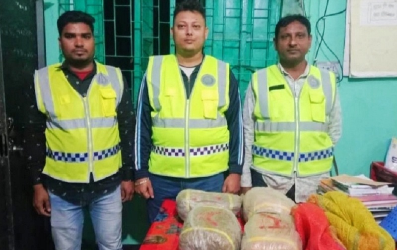 যশোরে ৮ কেজি গাঁজা উদ্ধার