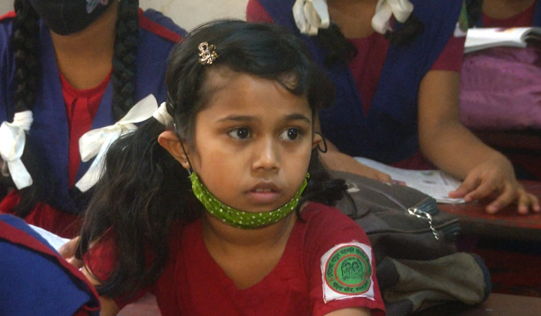 রমজানে শুধু প্রাথমিক স্কুল খোলা রাখায় সমালোচনা