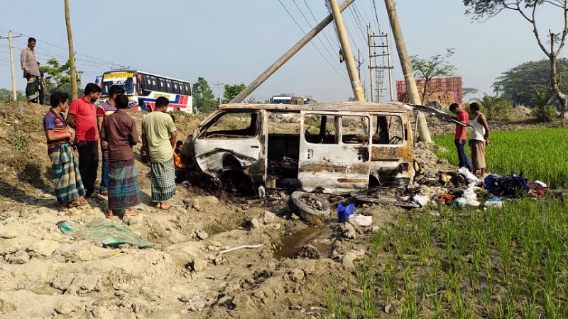 ত্রিশালে মাইক্রোবাসের সিলিন্ডার বিস্ফোরণ, নিহত ৪