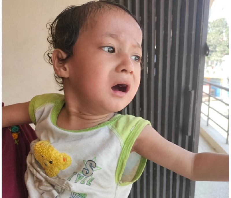 মাজারে ২ বছরের কন্যা শিশু, হারিয়ে গেছে মা-বাবা