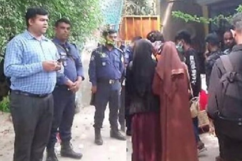 পার্কে আপত্তিকর অবস্থায় ধরা পড়ল ১১ যুগল; এরপর…