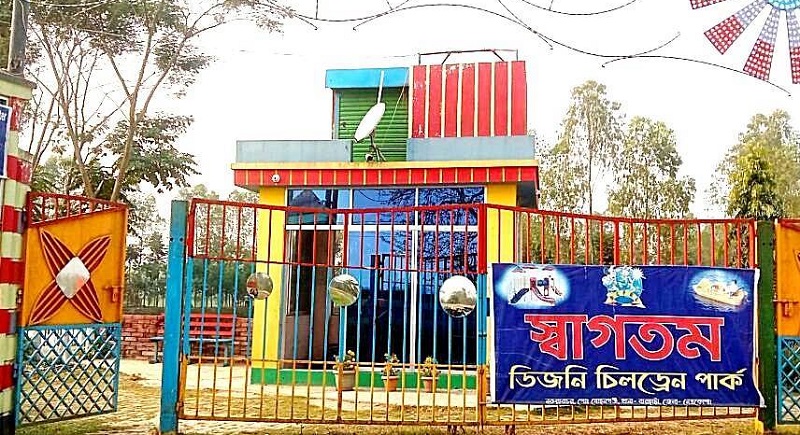 নামে মাত্র পার্ক, বিনোদনের নামে চলছে দিনভর অশ্লীলতা