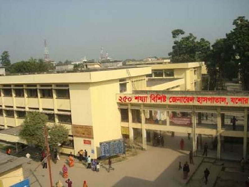 যশোর জেনারেল হাসপাতালের সুনাম নষ্ট করছে বহিরাগত কর্মচারীরা