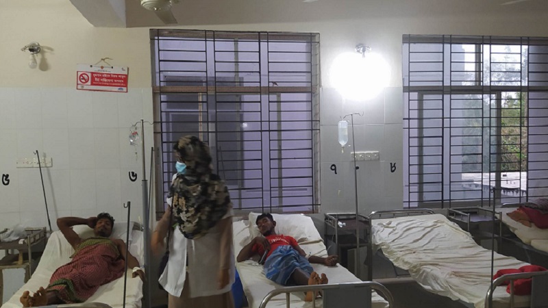 রাজস্থলীর সীমান্ত সড়কে ট্রাক দূর্ঘটনায় আহত ২