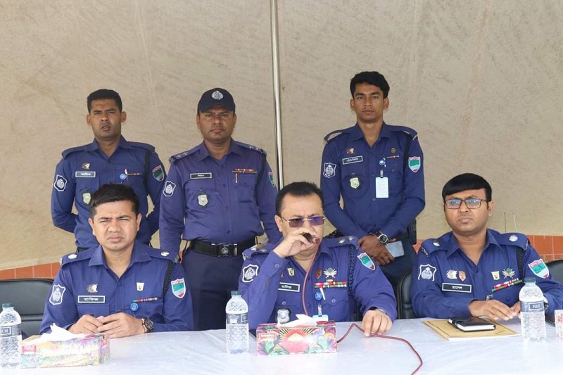 ৭৬ জনকে পুলিশে চাকরি দিয়ে দৃষ্টান্ত স্থাপন করলেন এসপি মনিরুজ্জামান