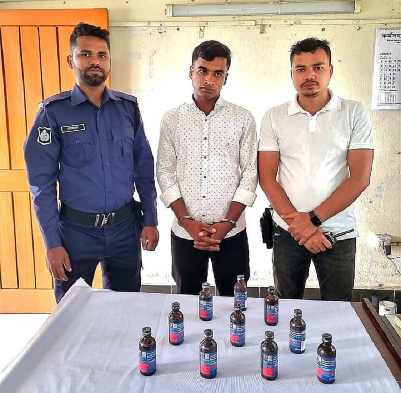 সাতক্ষীরা পুলিশের মাদক বিরোধী অভিযান, ১০ বোতল ফেনসিডিলসহ আটক ১