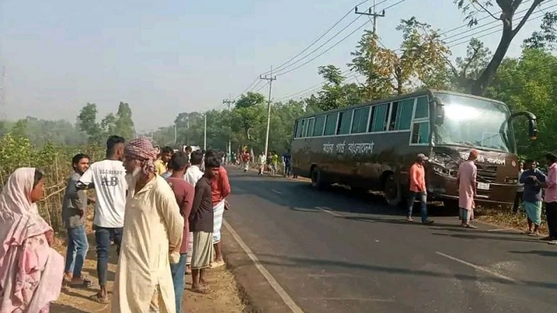 চকরিয়ায় বাস-লেগুনা মুখোমুখি সংঘর্ষ, নিহত ৩