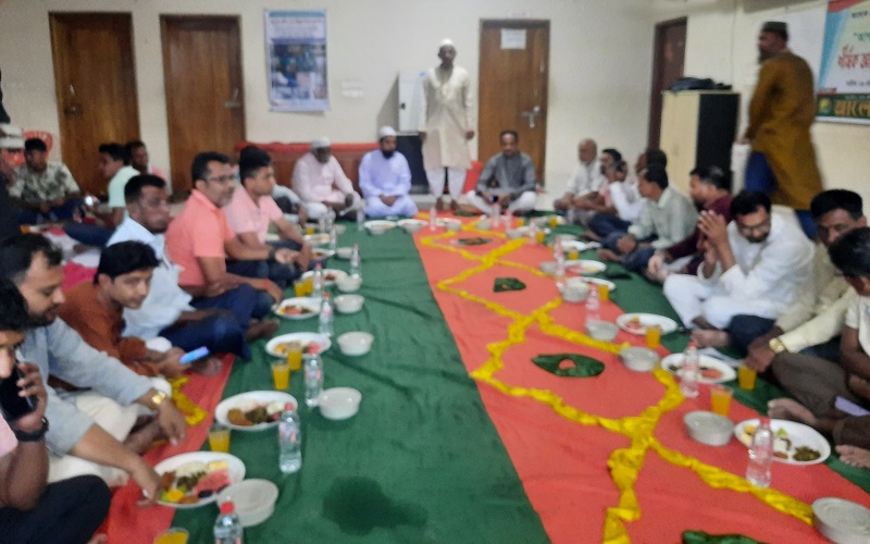 ঘাটাইলে আলোক হেলথ কেয়ার লিমিটেড এর সৌজন্যে সাংবাদিকদের সম্মানে ইফতার মাহফিল অনুষ্ঠিত