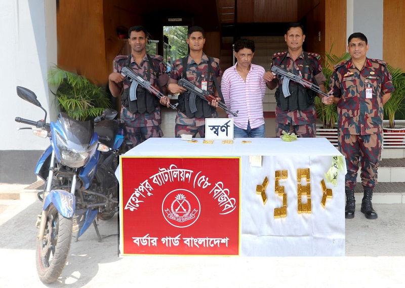 চুয়াডাঙ্গায় পৌনে চার কোটি টাকার স্বর্ণসহ পাচারকারী আটক