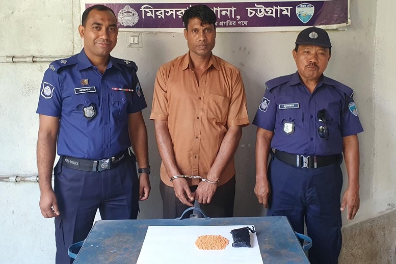চট্টগ্রামে ইয়াবাসহ দুই কারবারি আটক