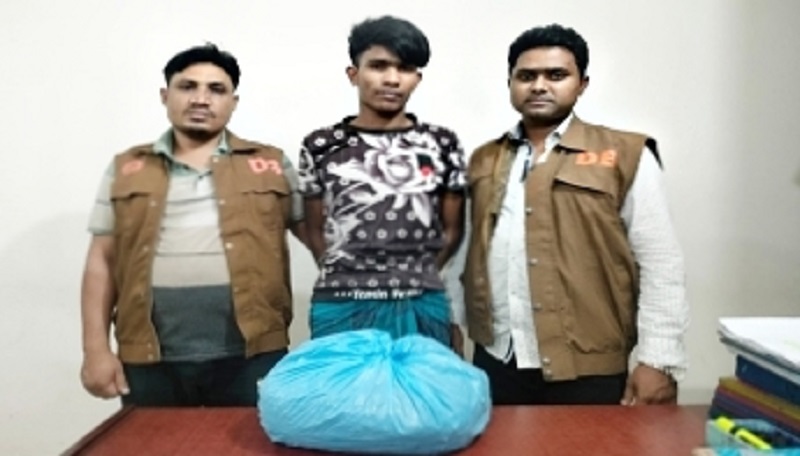 সাভারে গাঁজাসহ মাদক ব্যবসায়ী আটক