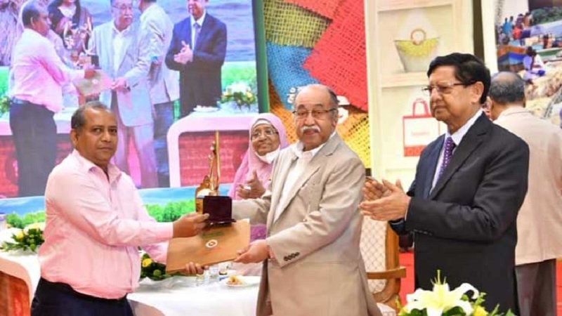 জাতীয় পাট পুরস্কার পেয়ছেন পাট বিজ্ঞানী ড. মাহমুদ