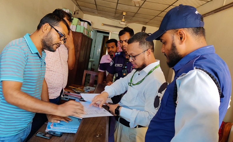 চুয়াডাঙ্গায় বাড়তি ভাড়া আদায় প্রতিরোধে অভিযান