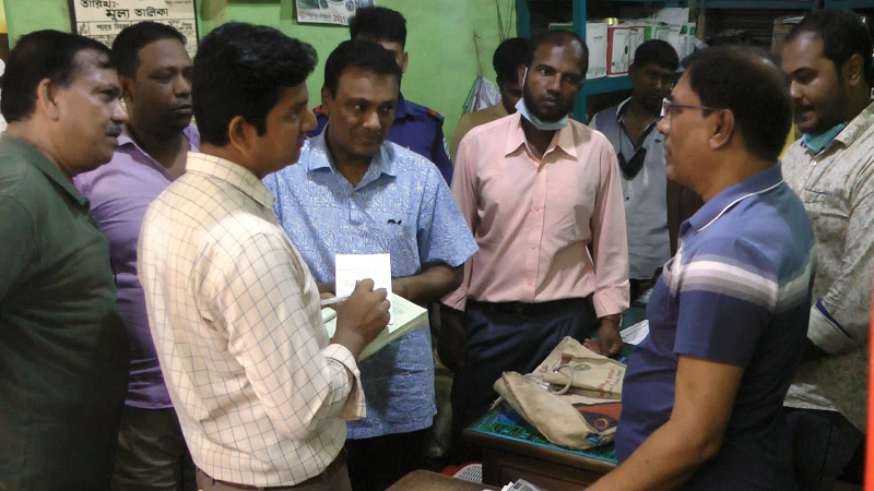 চুয়াডাঙ্গায় ভোক্তার অভিযান তিন প্রতিষ্ঠানকে জরিমানা
