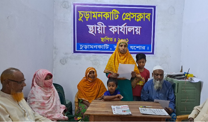 সংবাদ সম্মেলনে নির্যাতনের বর্ণনা দিলেন বিধবা শান্তা