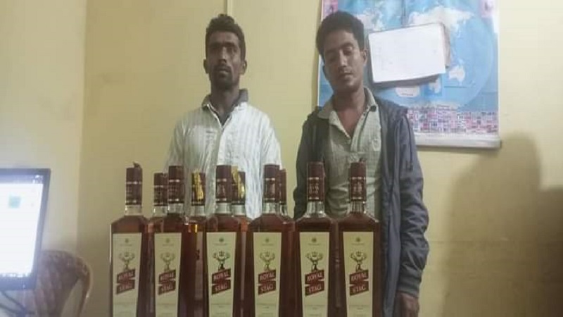 ধোবাউড়ায় ১২ বোতল ভারতীয় মদসহ আটক ২