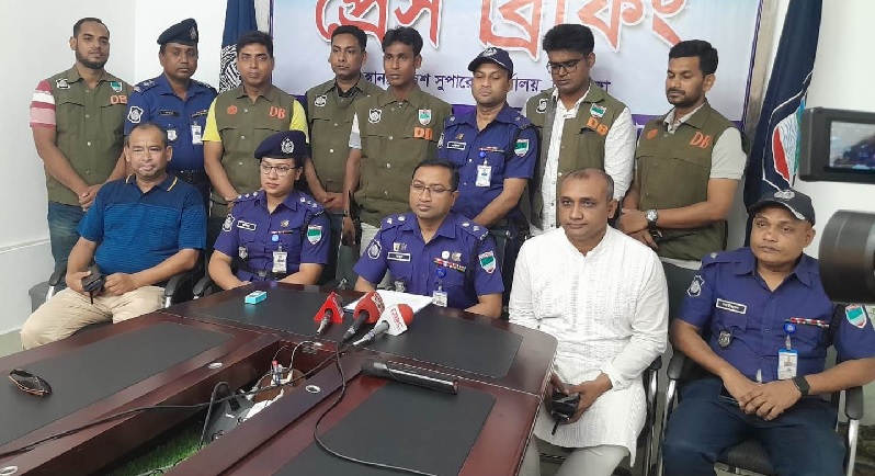 হত্যাকাণ্ডের ১২ ঘণ্টায় রহস্য উদঘাটন, ৩ খুনি গ্রেপ্তার