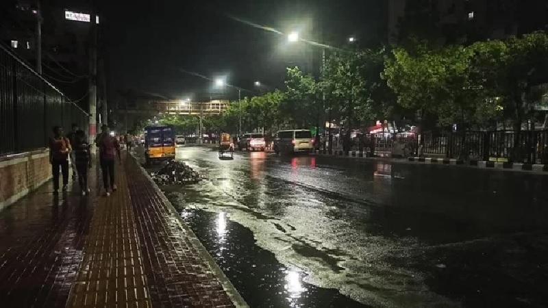 রাজধানীতে সেহরির পর স্বস্তির বৃষ্টি