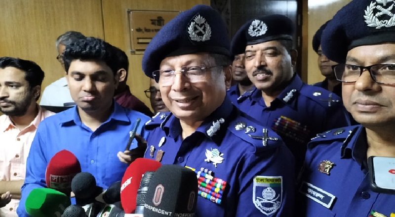 প্রথম আলো সম্পাদককে গ্রেফতারের বিষয়ে আইজিপি বললেন, ‘ওয়েট অ্যান্ড সি’