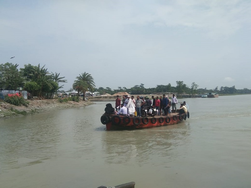 বরগুনায় অতিরিক্ত ভাড়া নিয়ে ভোগান্তিতে যাত্রীরা