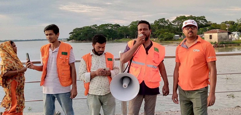 ঘুর্ণিঝড় মোখার প্রভাবে উপকলীয় অঞ্চলে গুমোট আবহাওয়া, নিরাপদ আশ্রয়ে যেতে মাইকিং