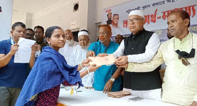 অসহায়ের পাশে থাকেন শেখ হাসিনা: অ্যাড.আফজাল হোসেন