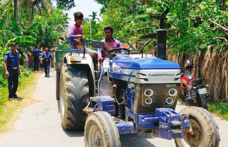 নড়াইল ট্রাফিক পুলিশের অভিযানে অবৈধ যানবাহন আটক