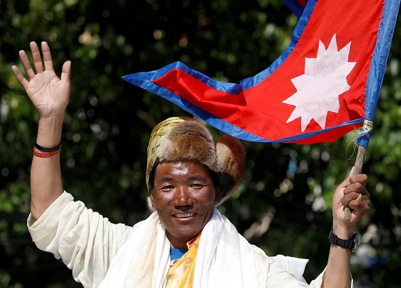 এভারেস্ট জয়ে নতুন রেকর্ড শেরপা কামি রিতার
