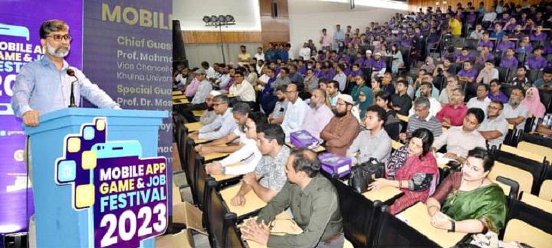 তথ্য-প্রযুক্তির মাধ্যমে স্মার্ট বাংলাদেশ বিনির্মাণে যুবসমাজের ভূমিকা গুরুত্বপূর্ণ: খুবি উপাচার্য