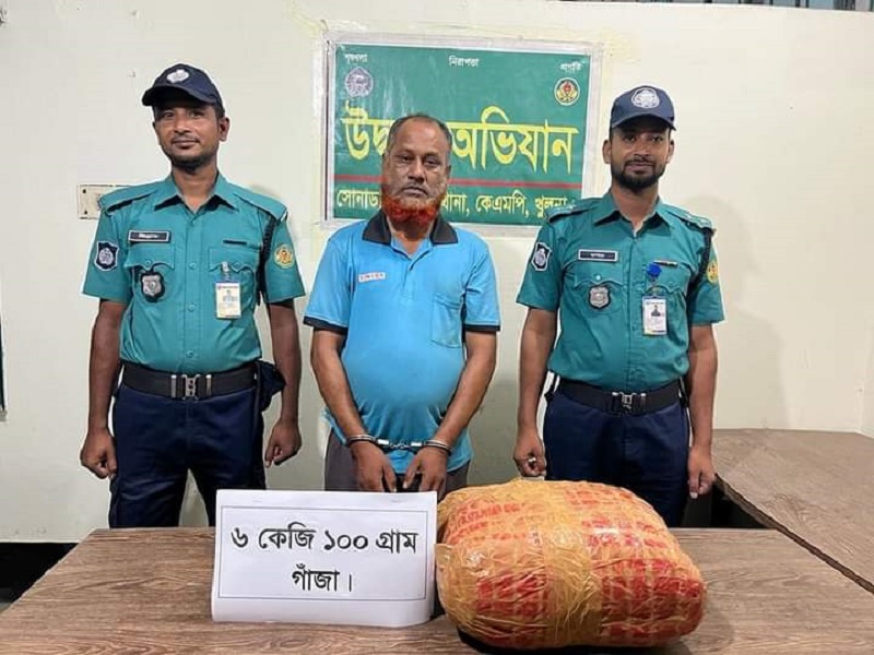 খুলনায় বিপুল পরিমাণ মাদক দ্রব্যসহ গ্রেপ্তার ৪