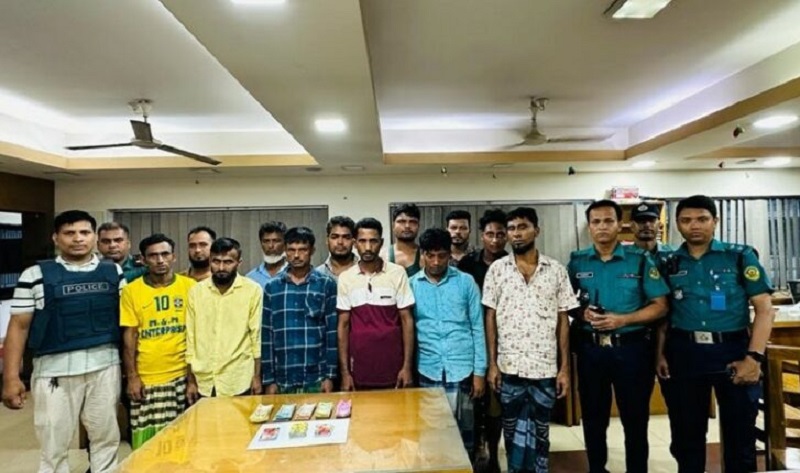 চট্টগ্রামে ১২ জুয়াড়ি আটক, নগদ অর্থসহ সরঞ্জাম জব্দ
