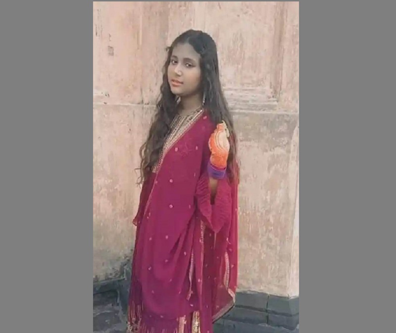 প্রেমিকের হাত ধরে গৃহবধূ উধাও