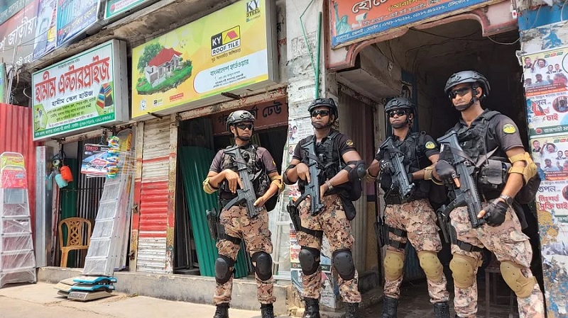রাজশাহীতে বিএনপি কার্যালয়ের সামনে পুলিশ মোতায়েন, ফটকে তালা