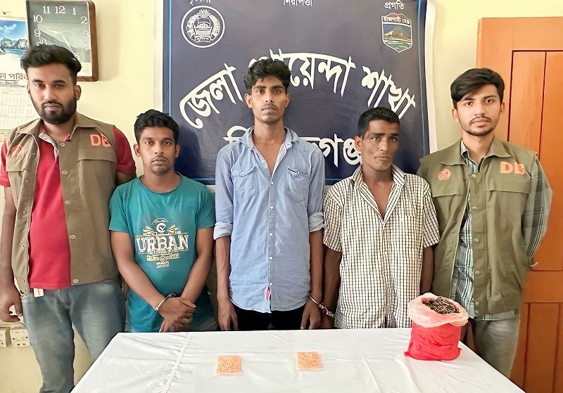 সিরাজগঞ্জে ইয়াবা ও গাঁজাসহ তিনজন আটক